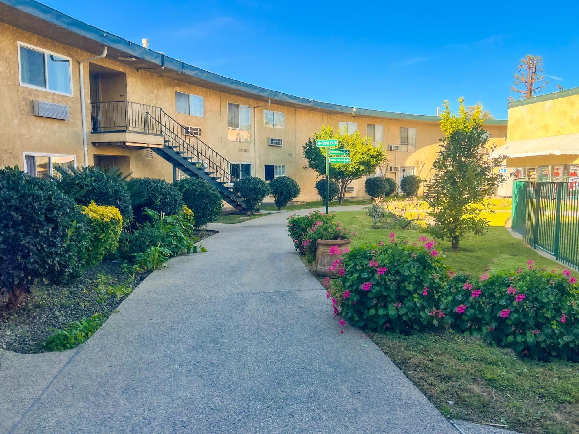 Hometown Inn North Hills San Fernando Ngoại thất bức ảnh